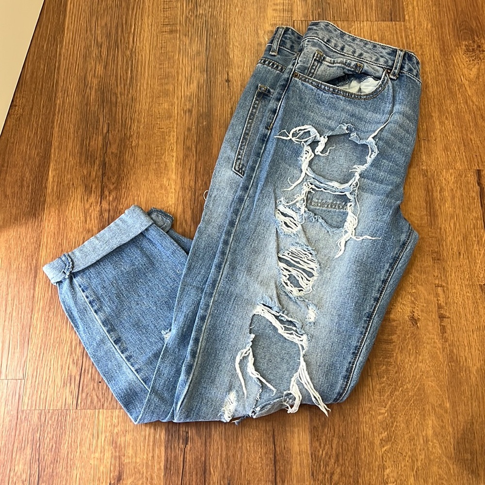 Distressed ripped boyfriend jeans